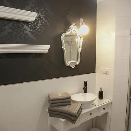 I Zacisze Lejlighed Brenna